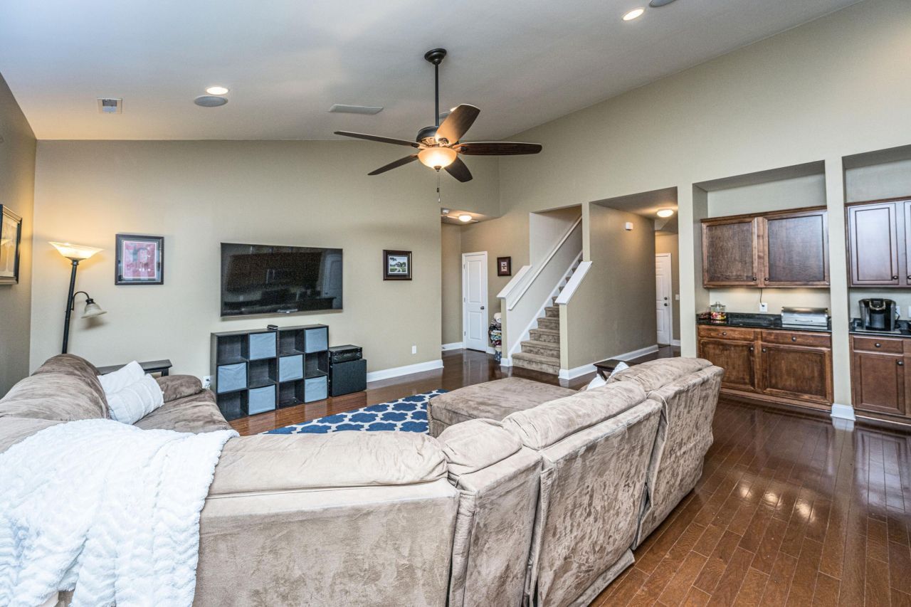 1821 Ground Pine Drive Photo 6