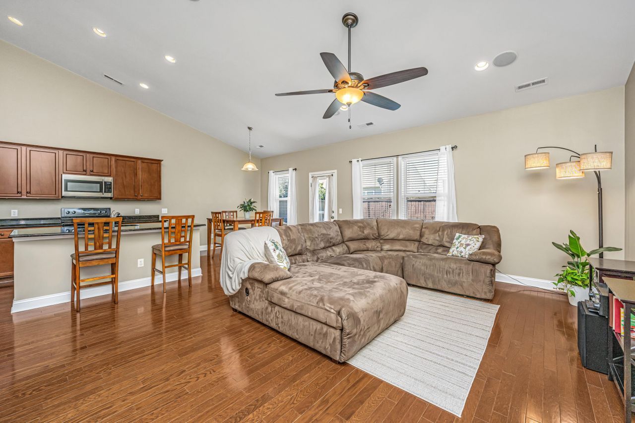 1821 Ground Pine Drive Photo 6