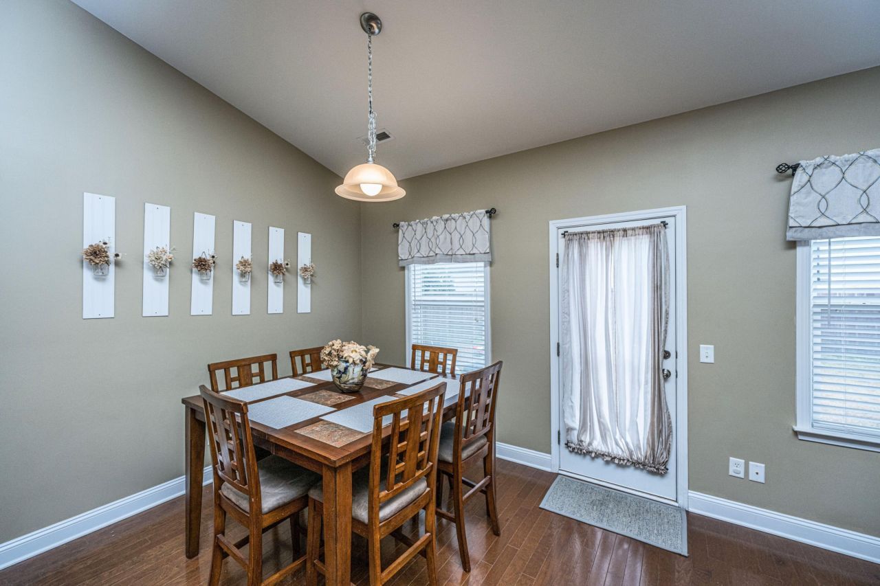 1821 Ground Pine Drive Photo 8