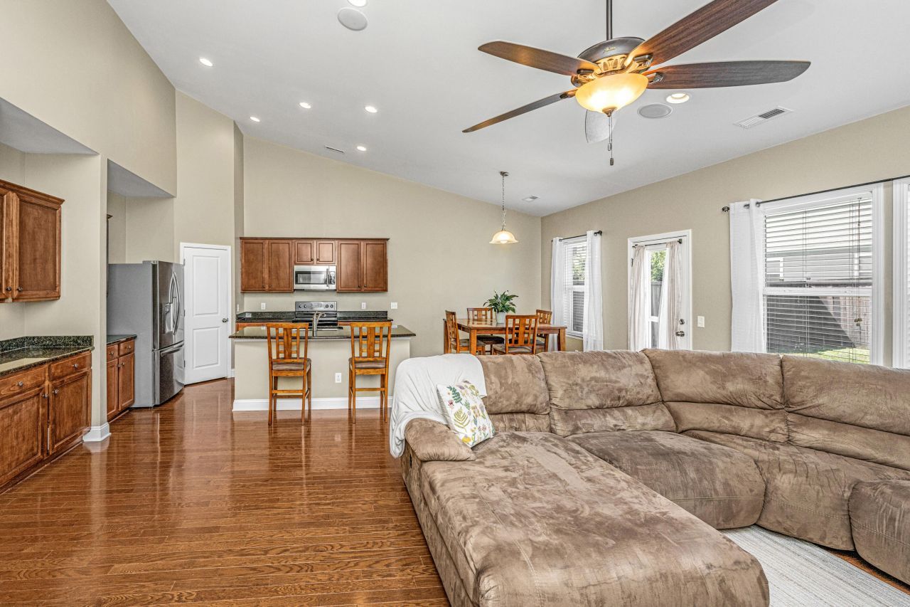 1821 Ground Pine Drive Photo 8