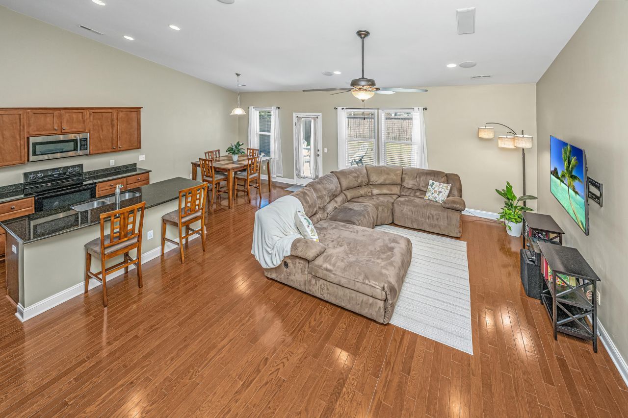 1821 Ground Pine Drive Photo 9