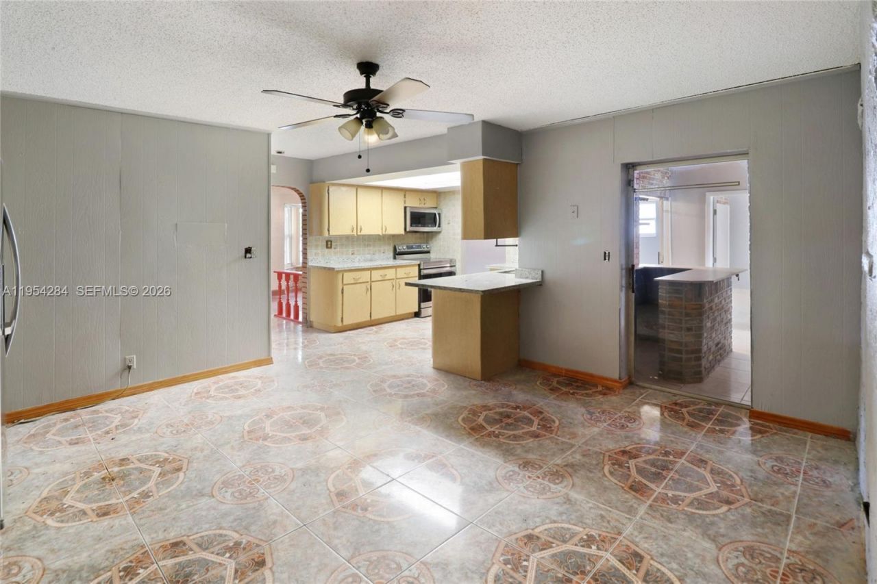 3241 NW 40th St, Lauderdale Lakes, FL 33309 Photo