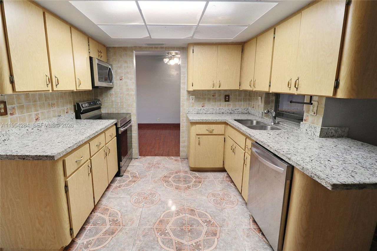 3241 NW 40th St, Lauderdale Lakes, FL 33309 Photo