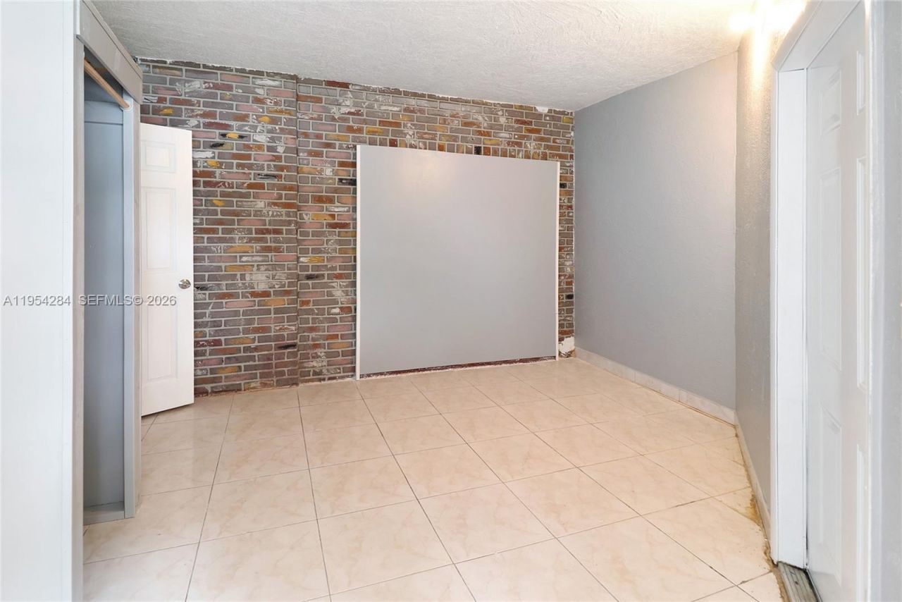 3241 NW 40th St, Lauderdale Lakes, FL 33309 Photo