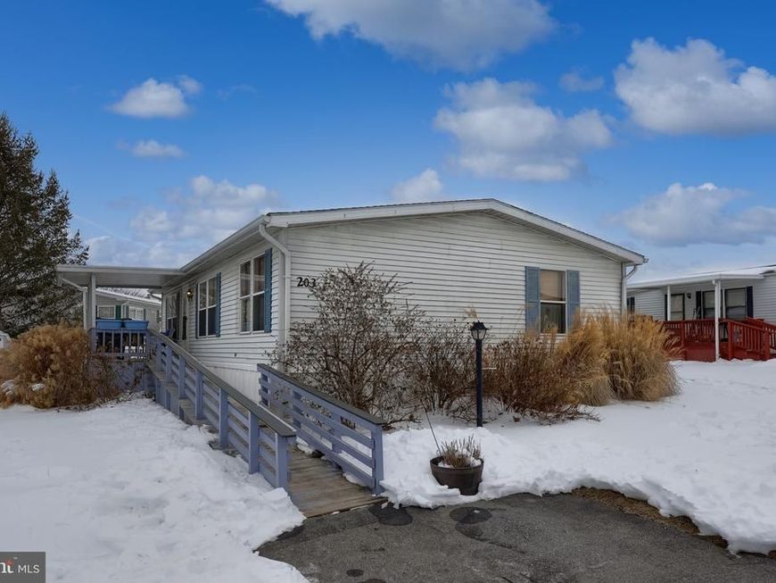 203 Thrush Court N, Lancaster, PA 17603 Main Photo