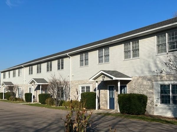 235 N Sacramento Street, Unit C, Sycamore, IL 60178