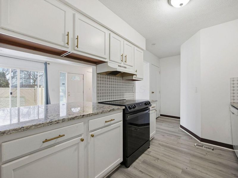 5258 Captains Court , Unit E, Columbus, OH 43220 Photo 14