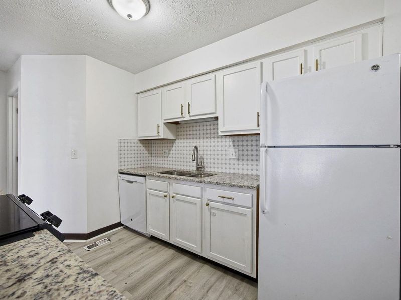 5258 Captains Court , Unit E, Columbus, OH 43220 Photo 15