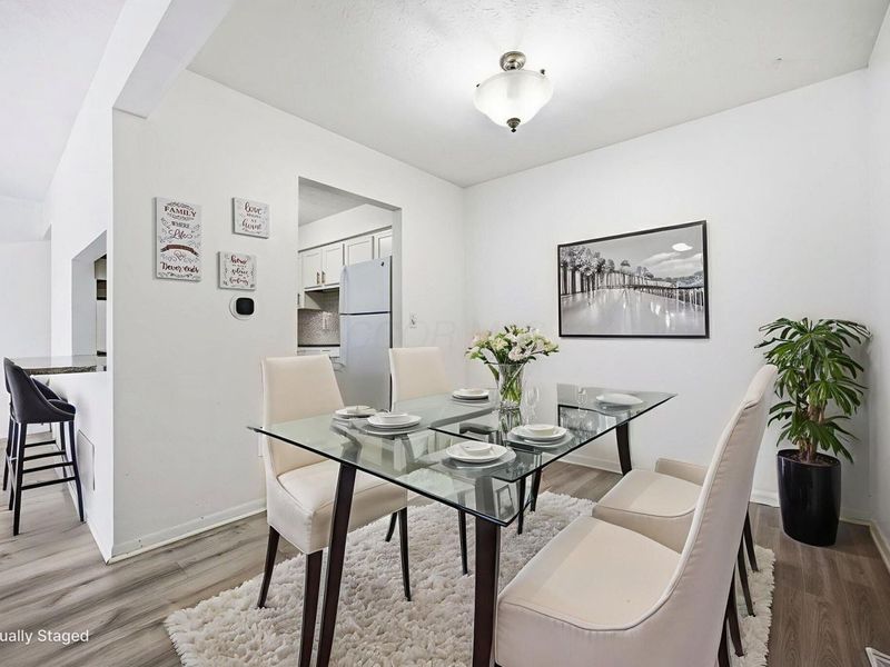 5258 Captains Court , Unit E, Columbus, OH 43220 Photo 2