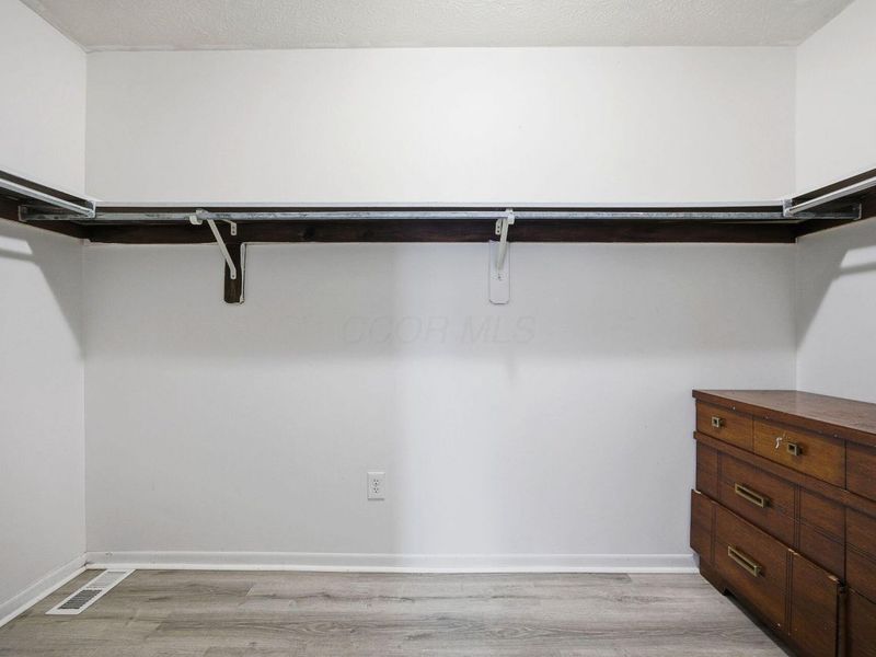 5258 Captains Court , Unit E, Columbus, OH 43220 Photo 23