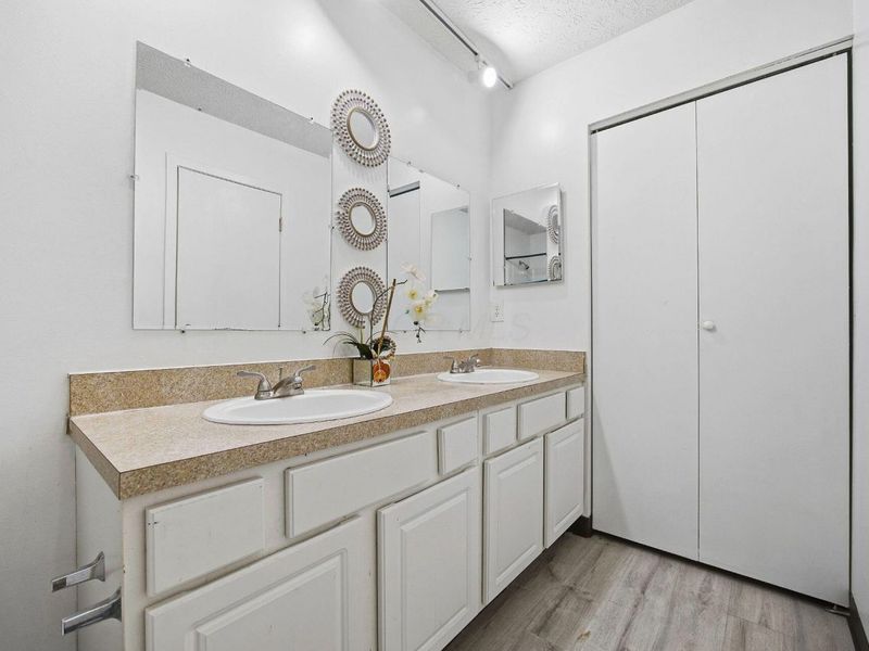 5258 Captains Court , Unit E, Columbus, OH 43220 Photo 26