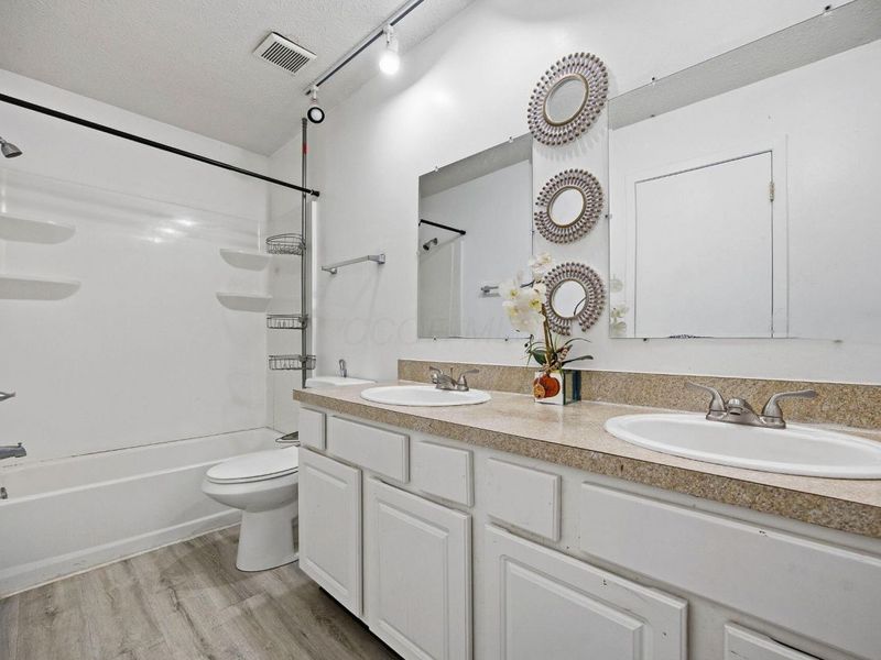 5258 Captains Court , Unit E, Columbus, OH 43220 Photo 27