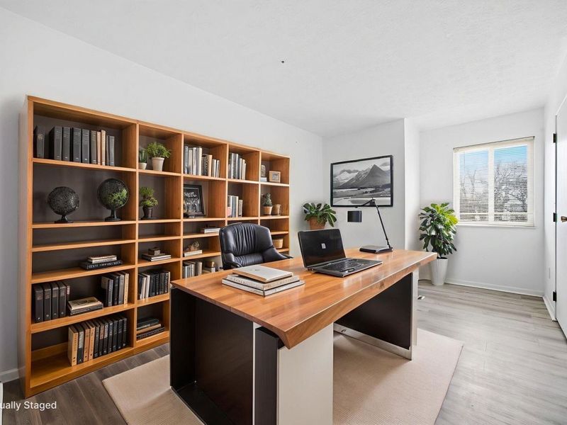 5258 Captains Court , Unit E, Columbus, OH 43220 Photo 3