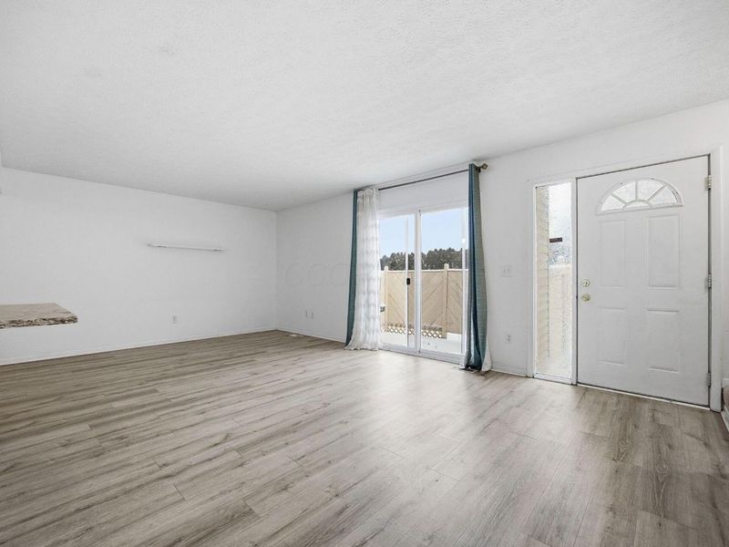 5258 Captains Court , Unit E, Columbus, OH 43220 Photo 6