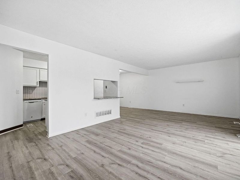 5258 Captains Court , Unit E, Columbus, OH 43220 Photo 7