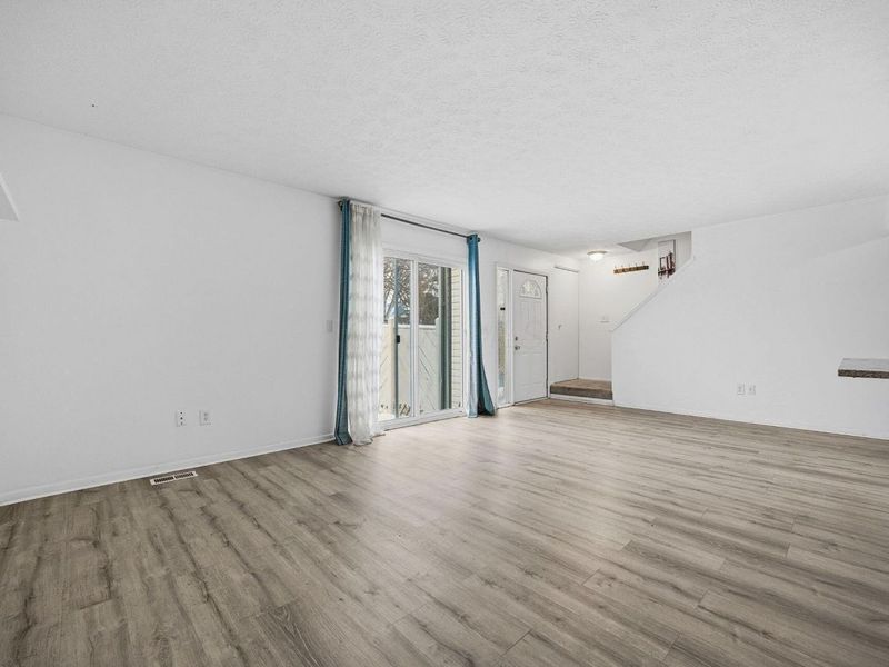 5258 Captains Court , Unit E, Columbus, OH 43220 Photo 8