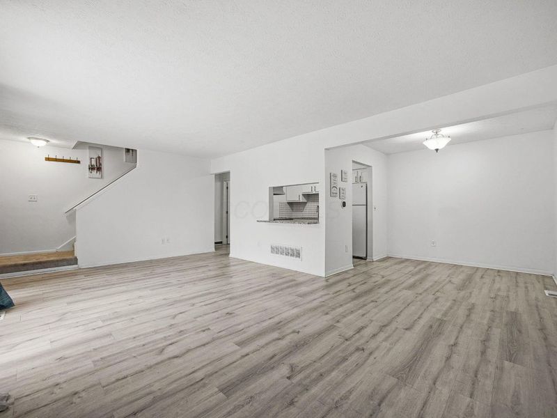 5258 Captains Court , Unit E, Columbus, OH 43220 Photo 9