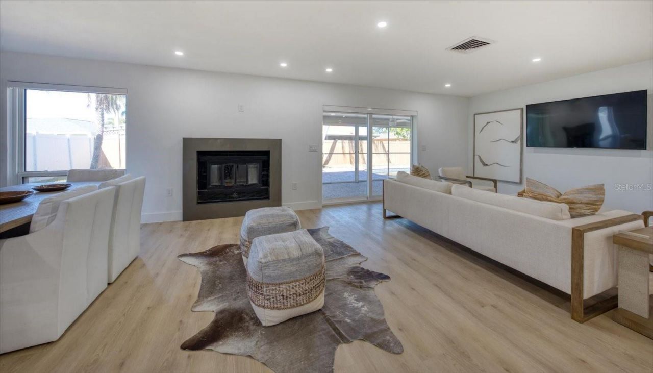 2031 Tanglewood Way Ne, Saint Petersburg, FL 33702 Photo