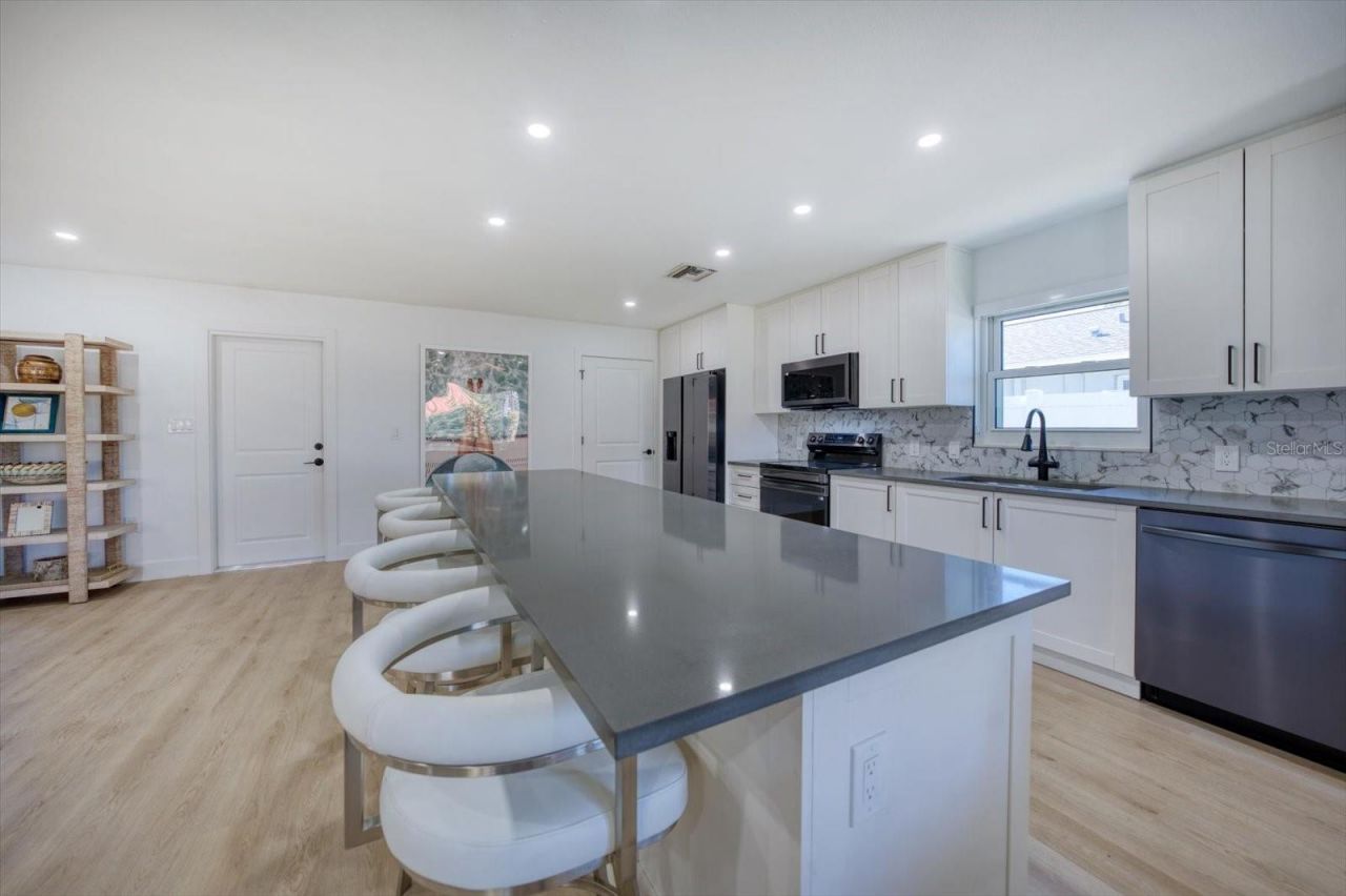 2031 Tanglewood Way Ne, Saint Petersburg, FL 33702 Photo