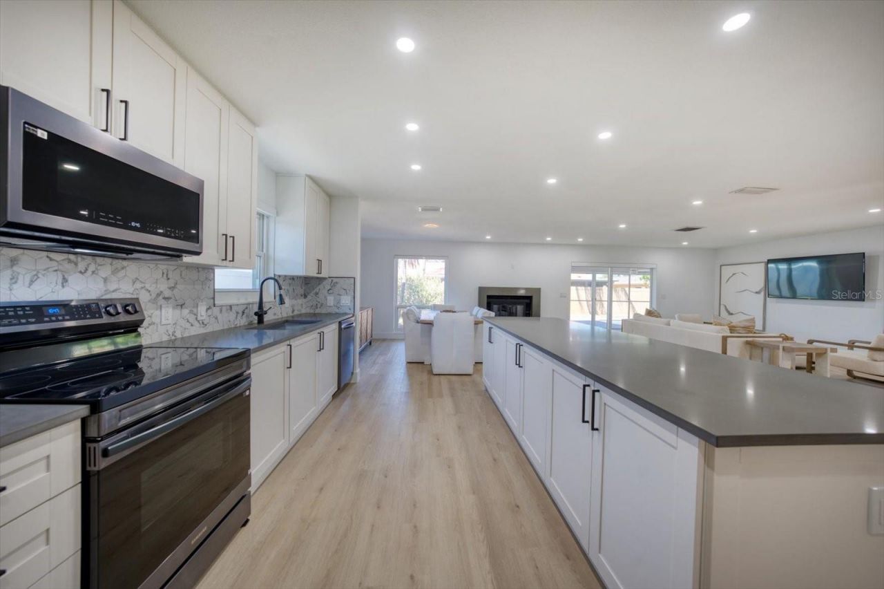 2031 Tanglewood Way Ne, Saint Petersburg, FL 33702 Photo