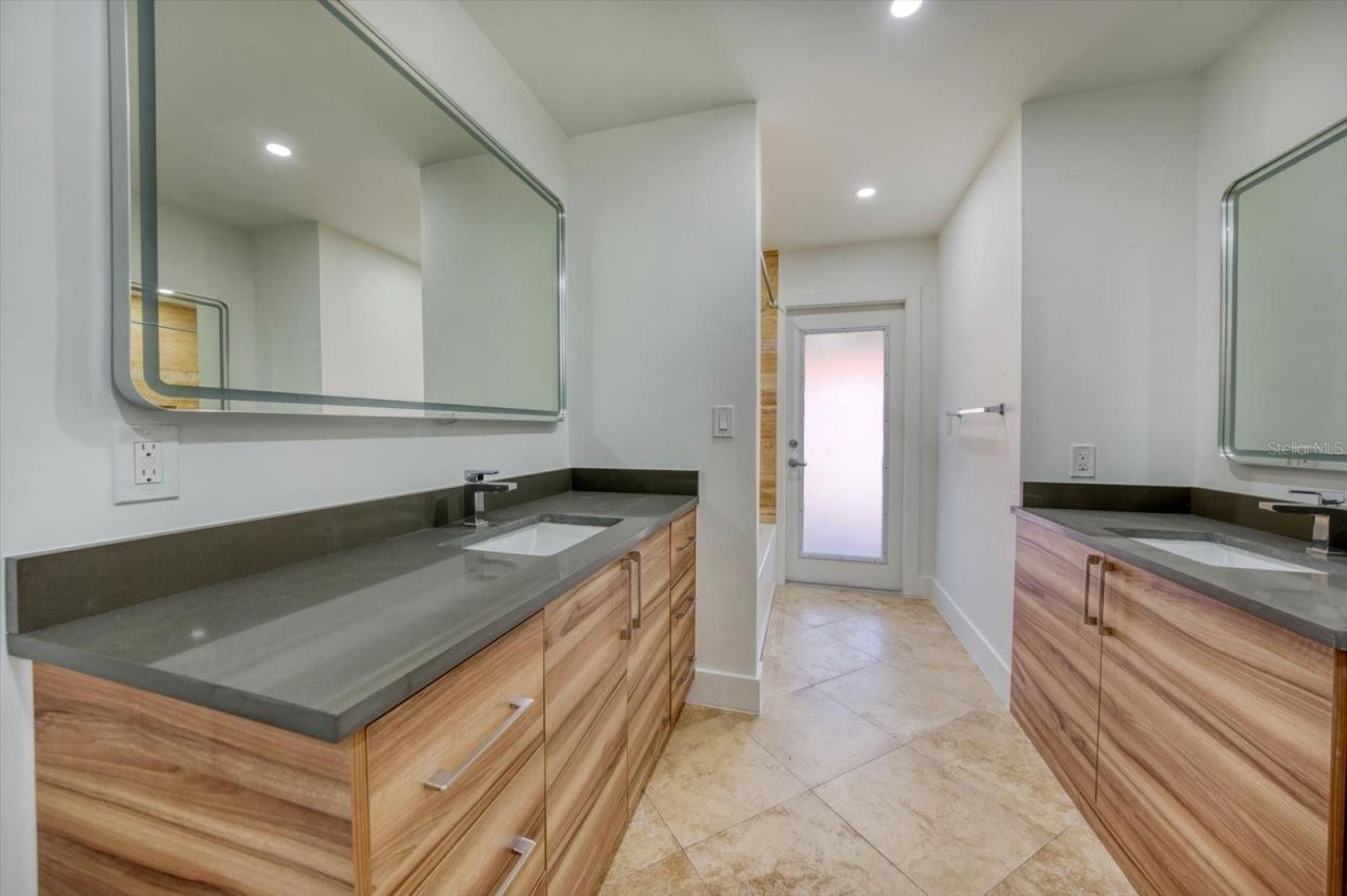 2031 Tanglewood Way Ne, Saint Petersburg, FL 33702 Photo