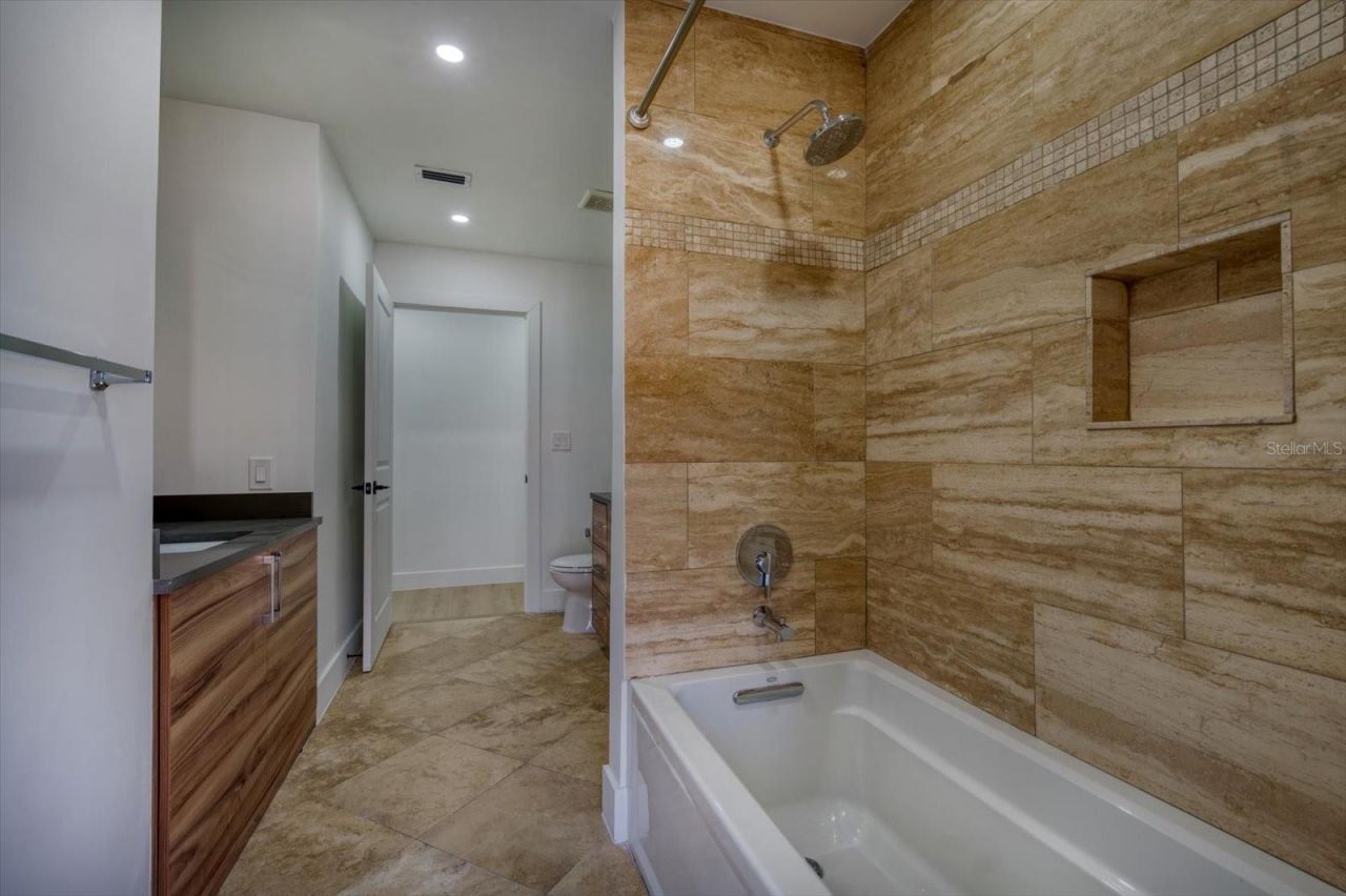 2031 Tanglewood Way Ne, Saint Petersburg, FL 33702 Photo