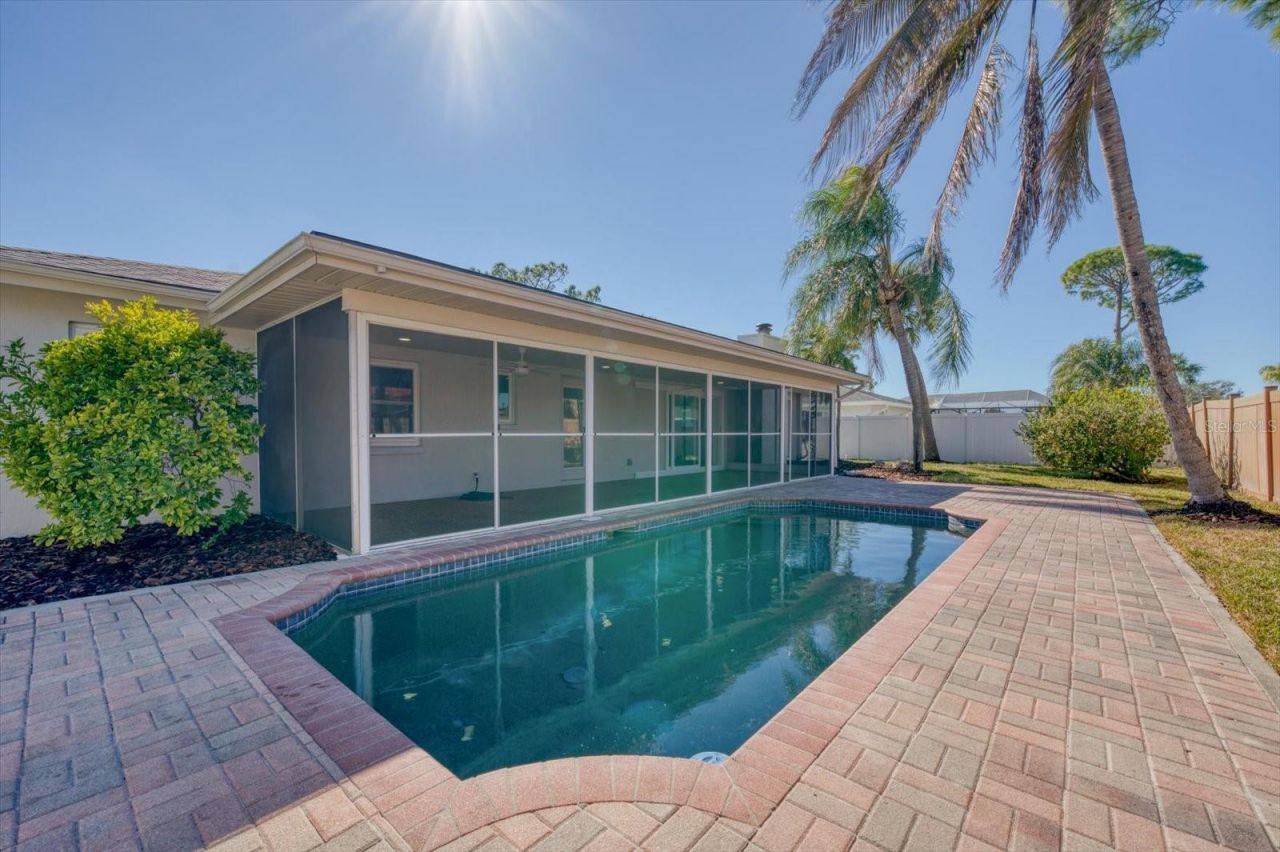 2031 Tanglewood Way Ne, Saint Petersburg, FL 33702 Photo