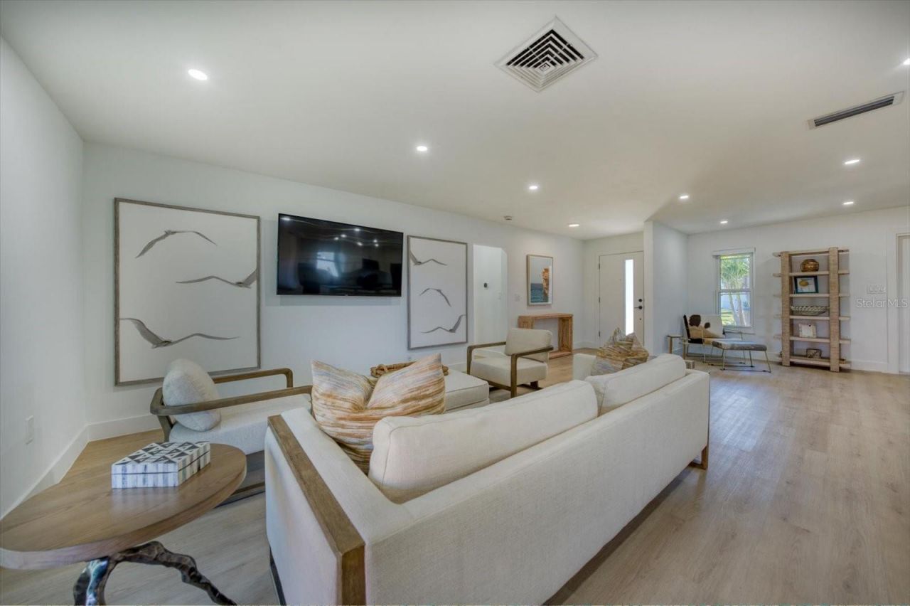 2031 Tanglewood Way Ne, Saint Petersburg, FL 33702 Photo