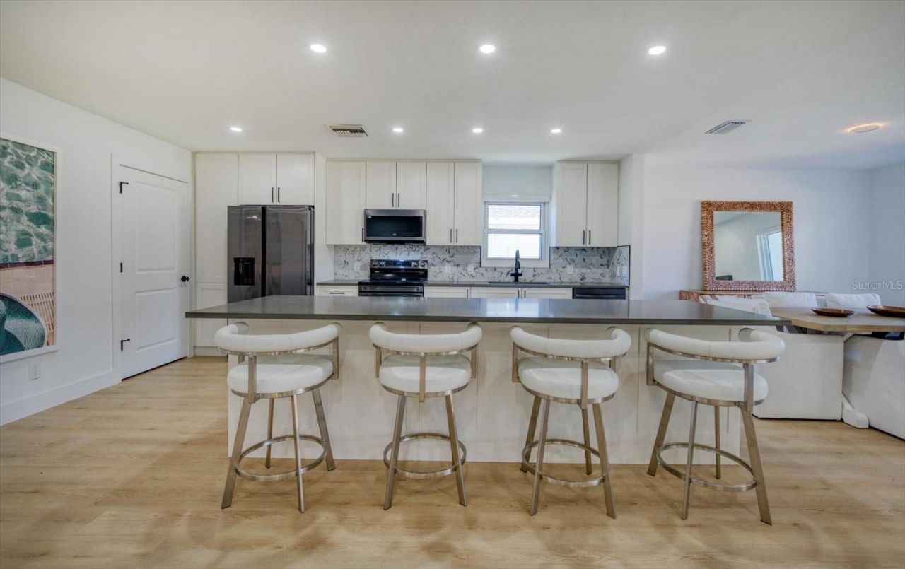 2031 Tanglewood Way Ne, Saint Petersburg, FL 33702 Photo