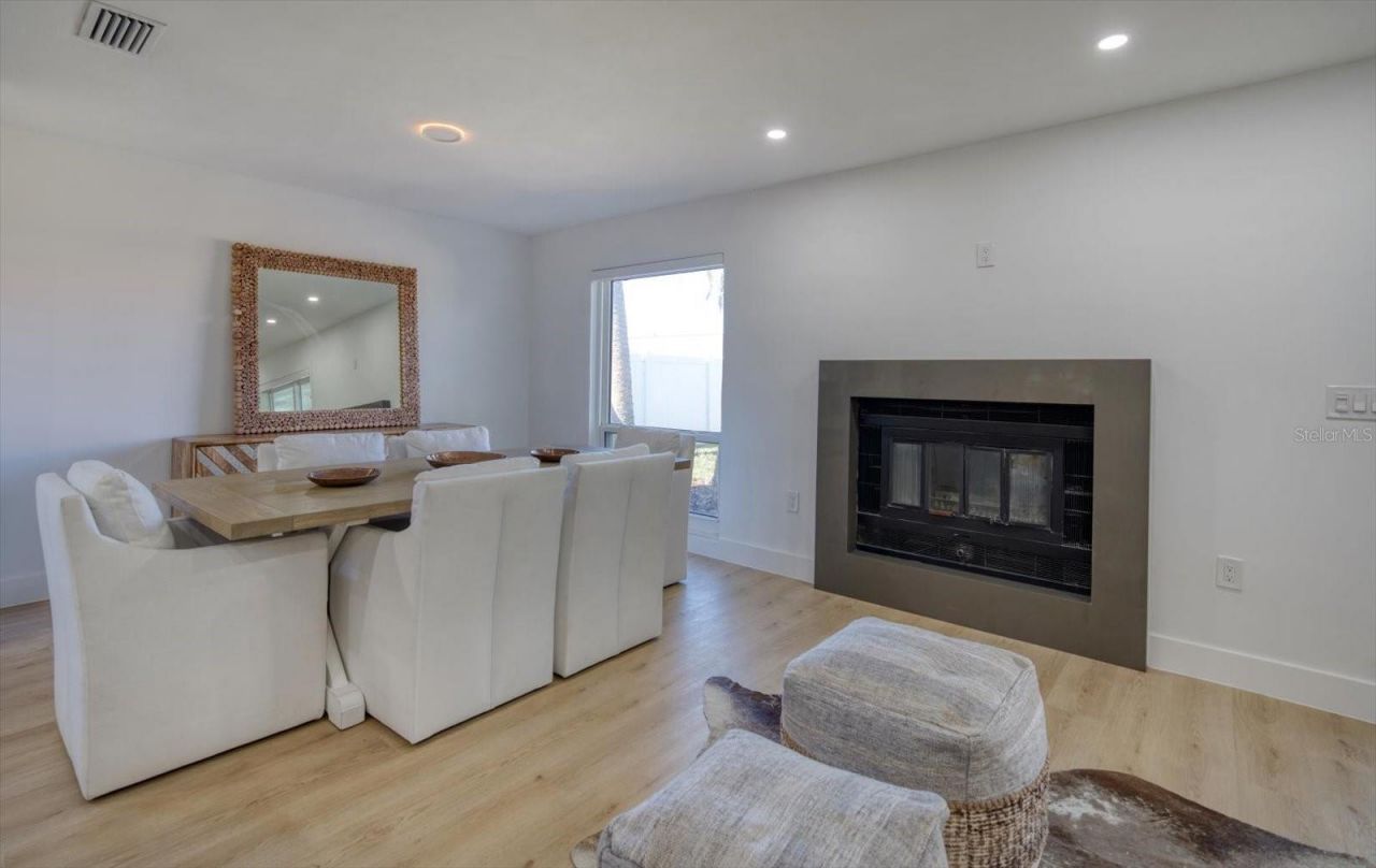 2031 Tanglewood Way Ne, Saint Petersburg, FL 33702 Photo