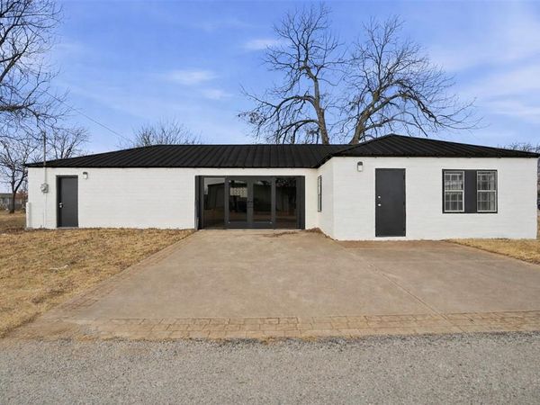 129 N Magnolia Street, Crowley, TX 76036