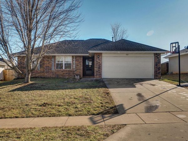 3864 W Overland Street, Springfield, MO 65807
