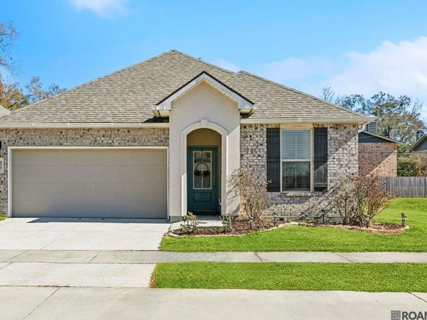 6527 Tiger Pointe Dr, Saint George, LA 70817