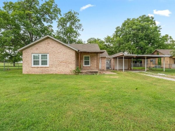 1116 S Texas Street , De Leon, TX 76444