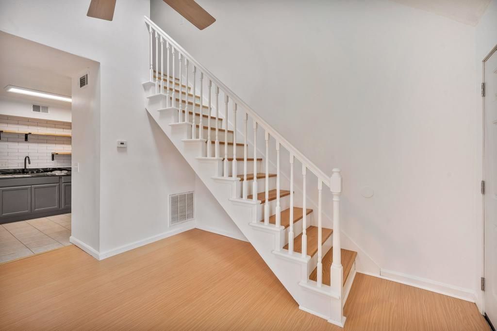 421 Cambridge Circle Photo 10