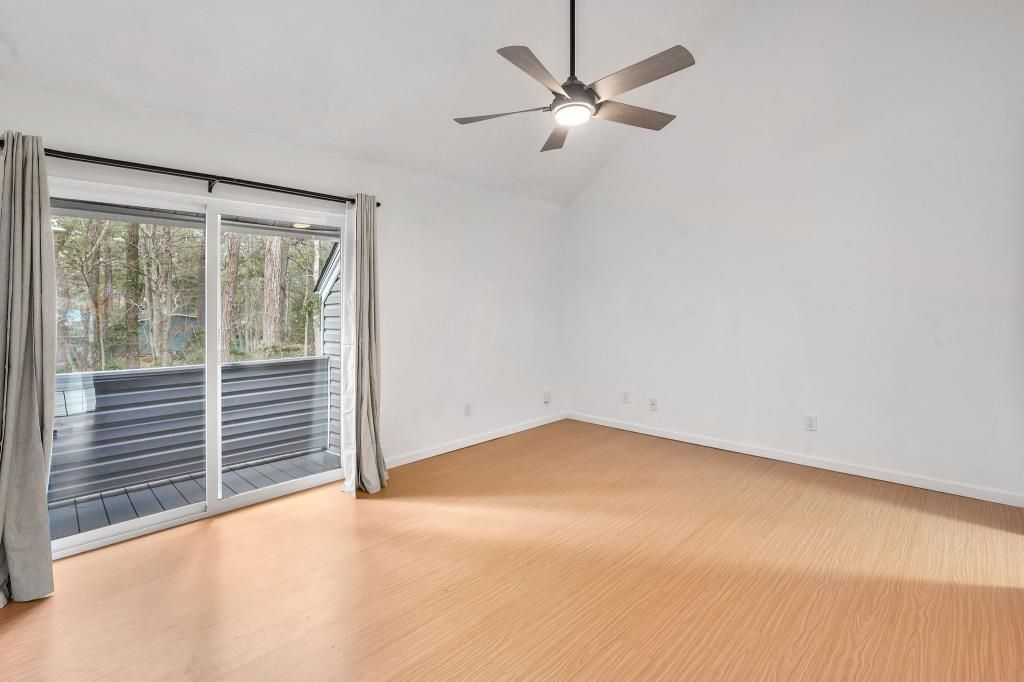 421 Cambridge Circle Photo 11