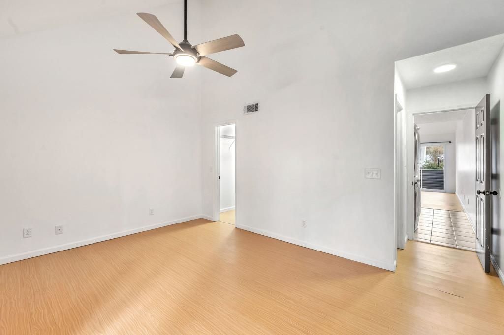 421 Cambridge Circle Photo 12