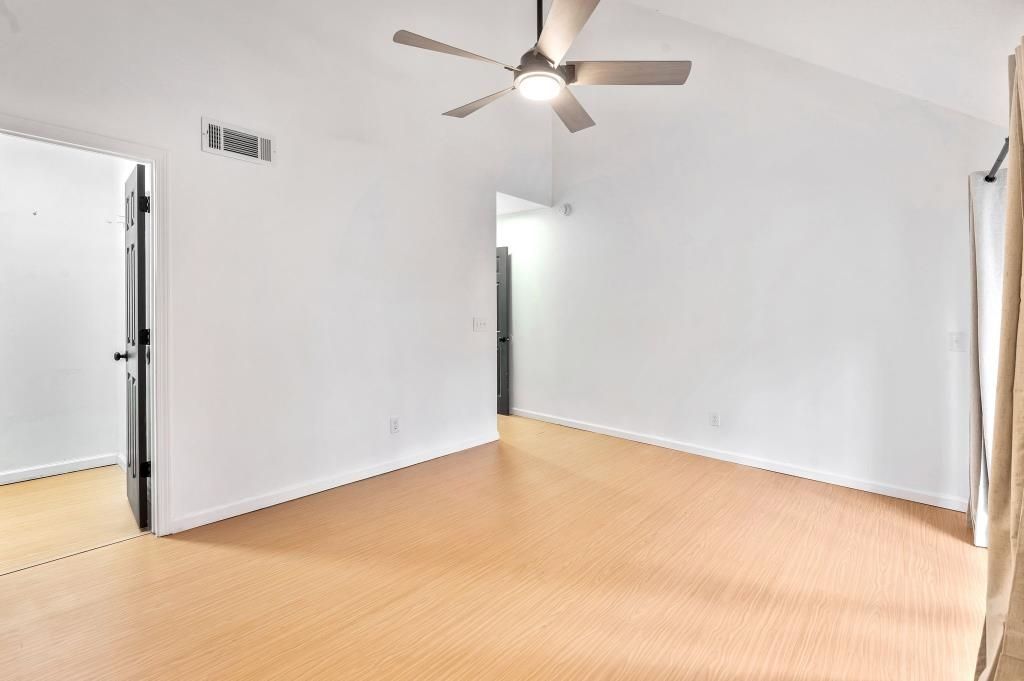 421 Cambridge Circle Photo 13