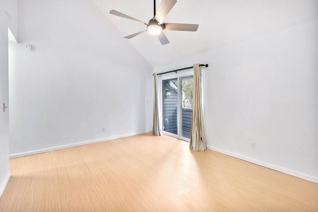 421 Cambridge Circle Photo 14