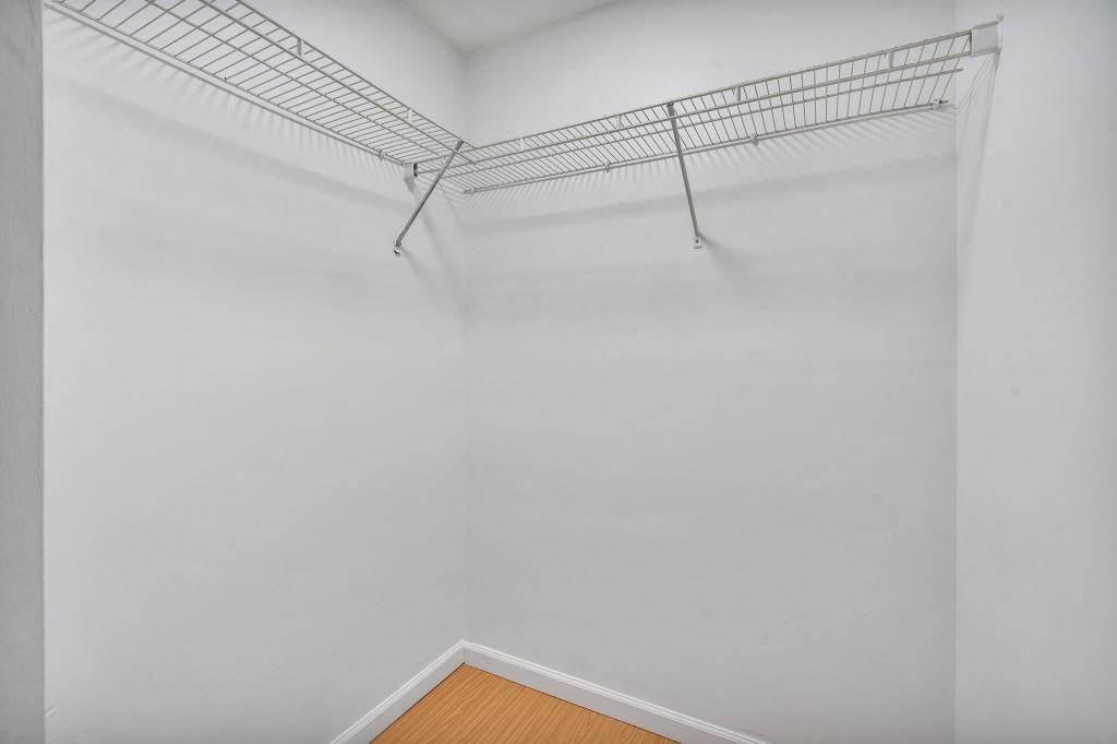 421 Cambridge Circle Photo 23