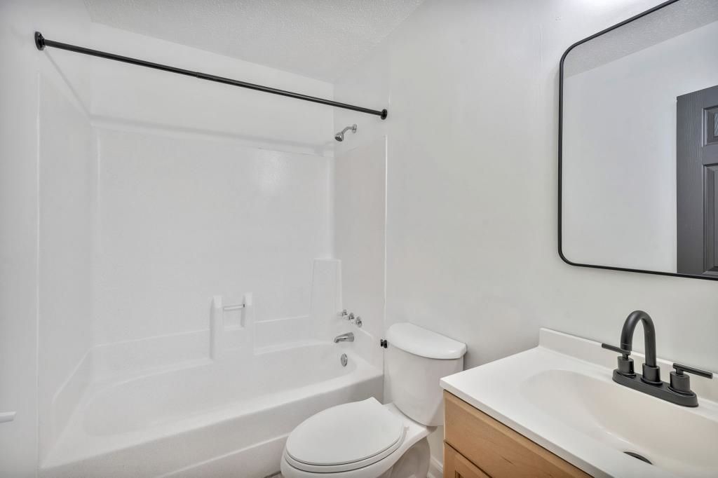 421 Cambridge Circle Photo 24