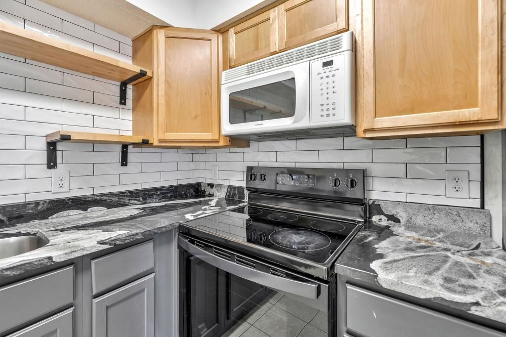 421 Cambridge Circle Photo 25