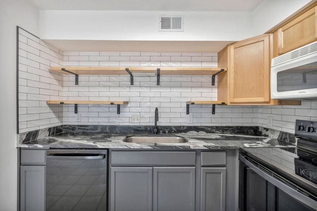 421 Cambridge Circle Photo 26