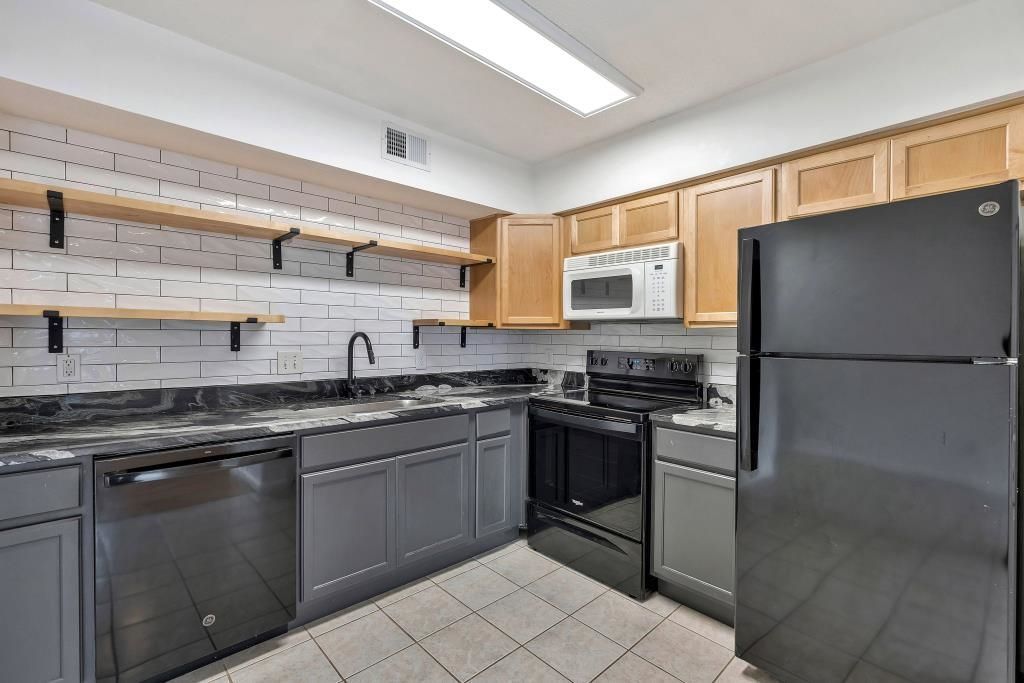 421 Cambridge Circle Photo 27