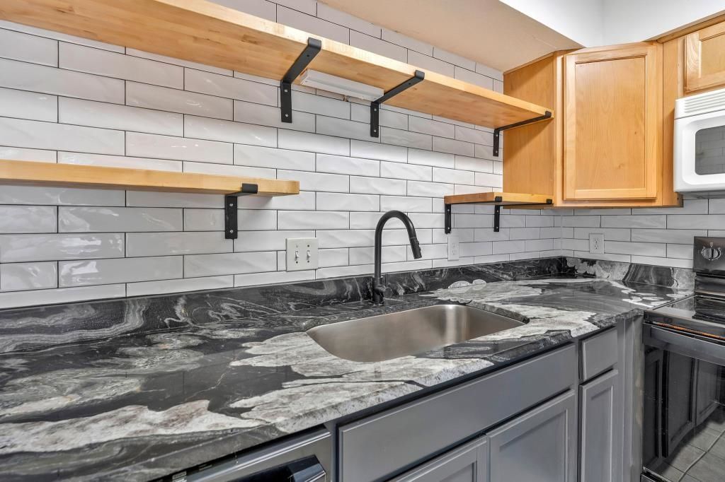 421 Cambridge Circle Photo 32