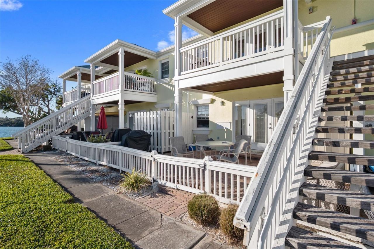 5011 Starfish Drive Se, Unit D, Saint Petersburg, FL 33705 Photo