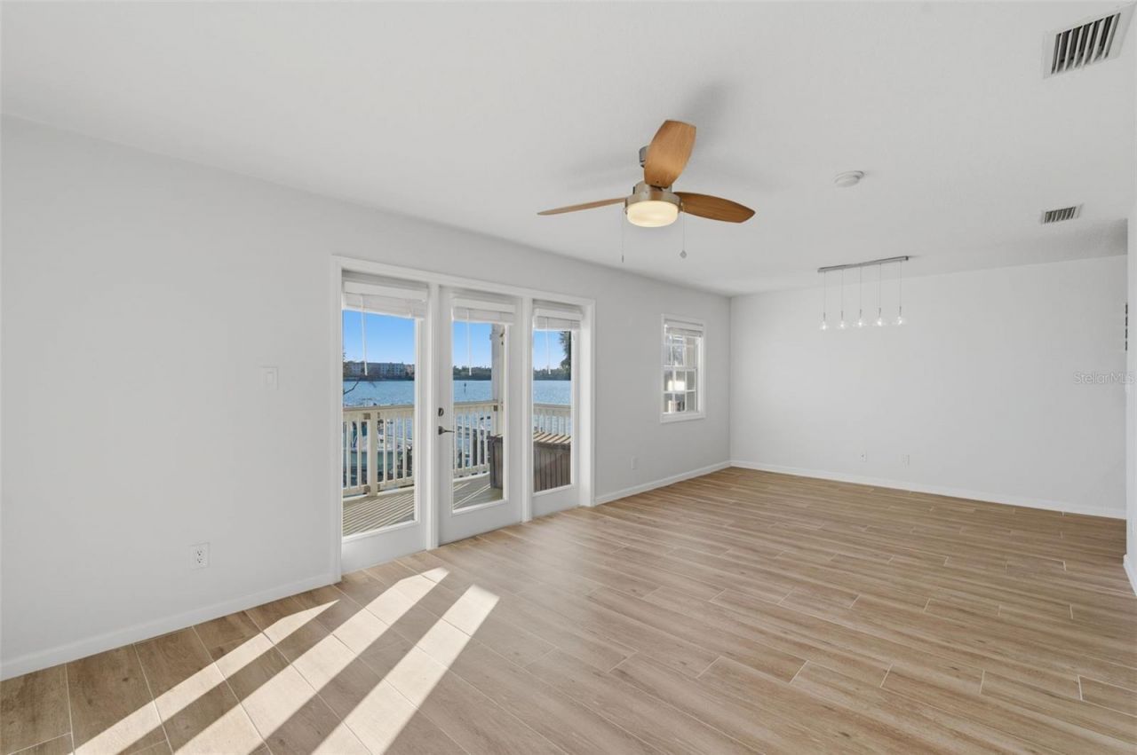 5011 Starfish Drive Se, Unit D, Saint Petersburg, FL 33705 Photo