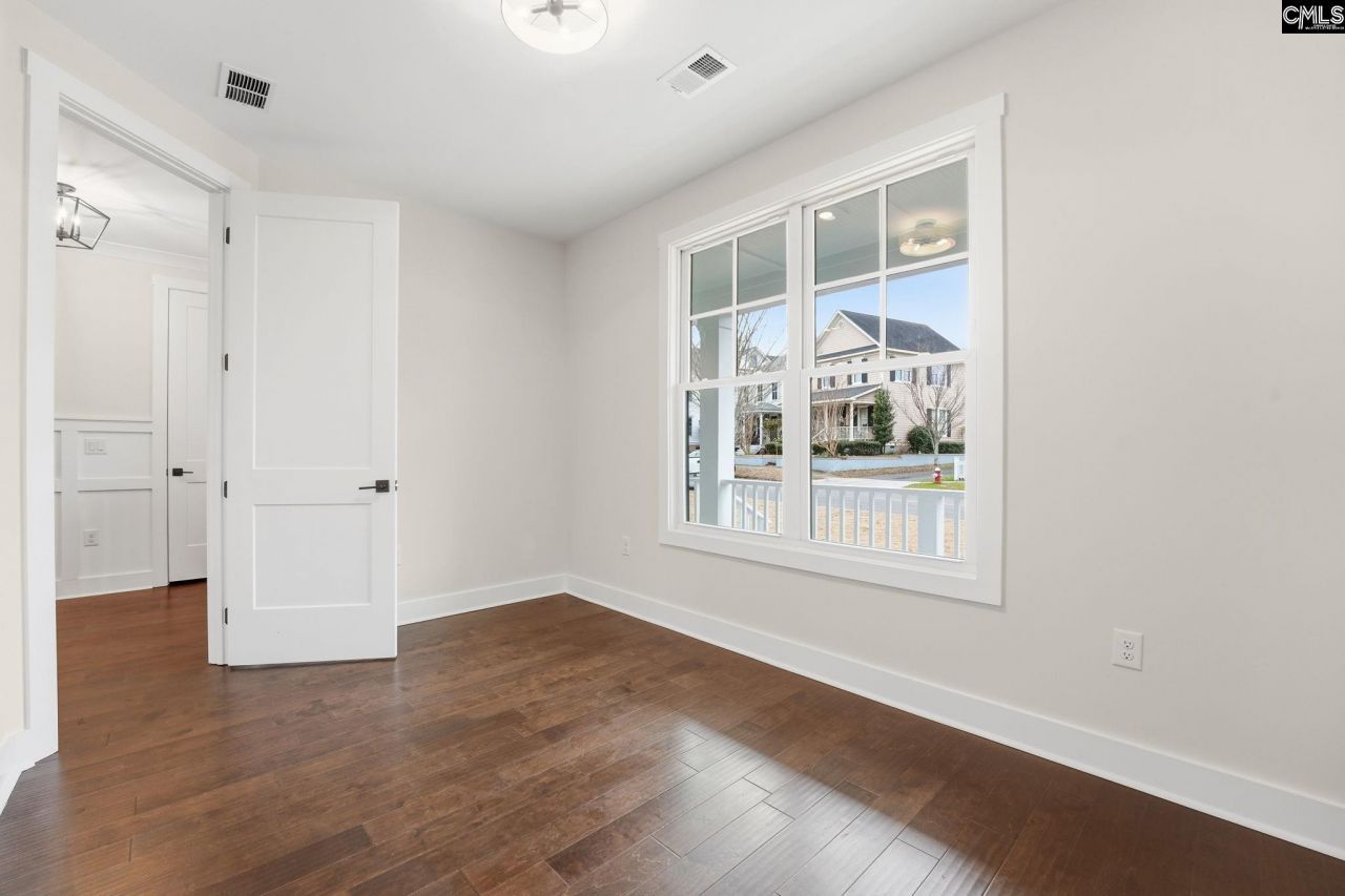 389 Highland Pointe Drive Photo 12