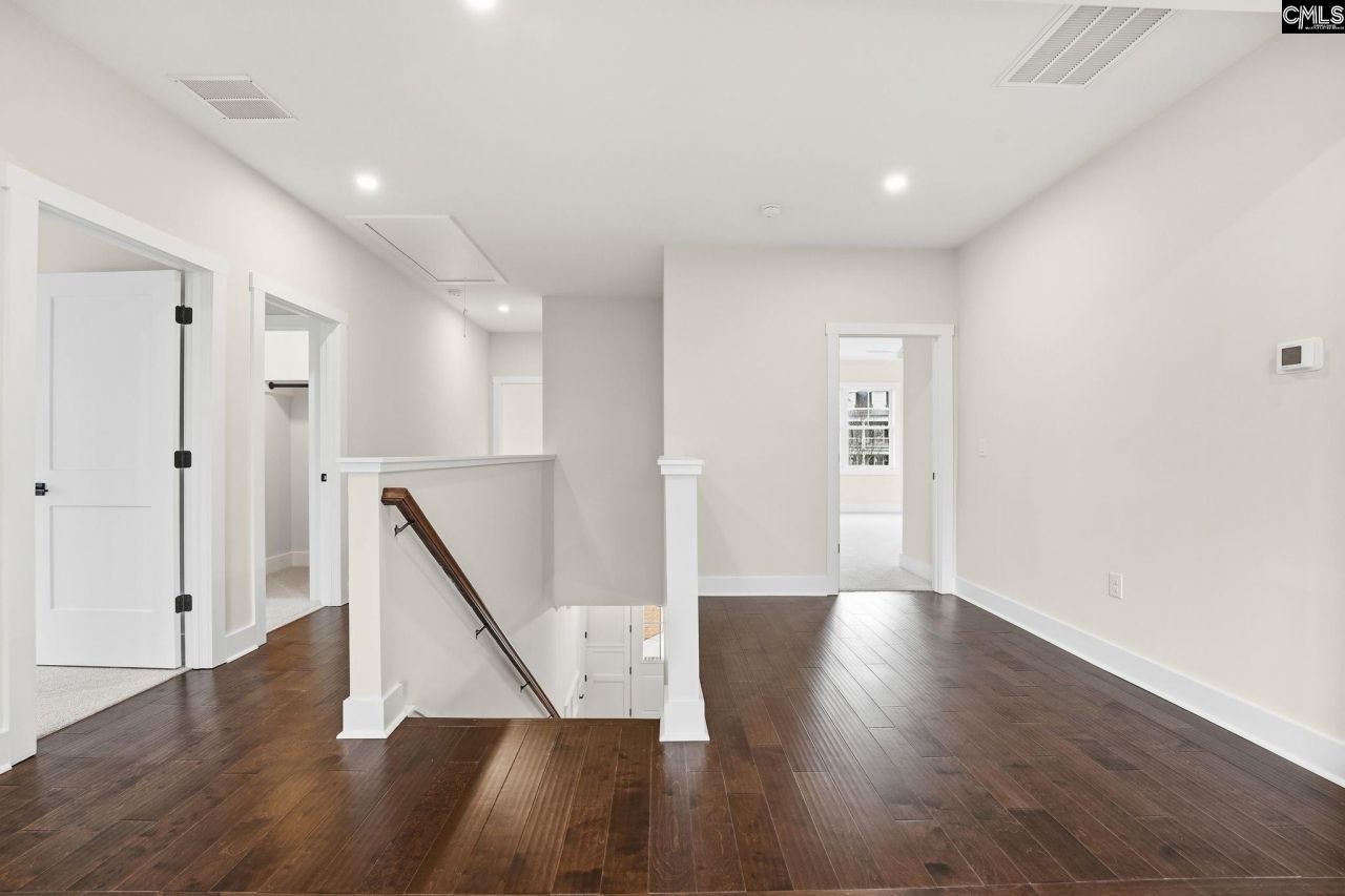 389 Highland Pointe Drive Photo 18