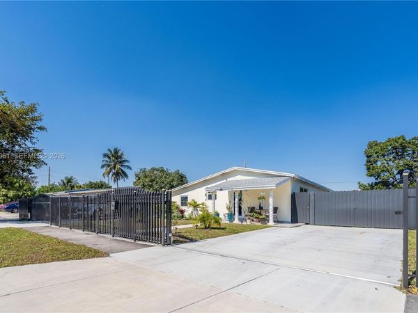 1031 NE 213th Ter , Miami, FL 33179